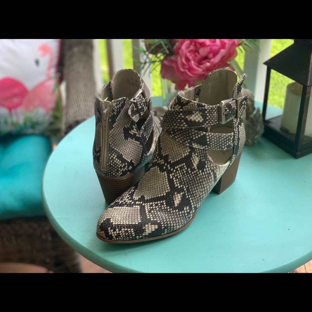 Fergalicious Kelsey ankle boots. Size 9.5